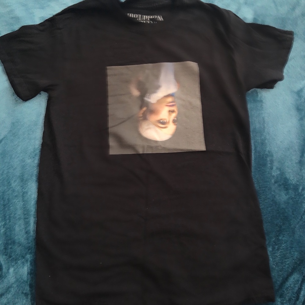 Ariana Grande tour tee shirt